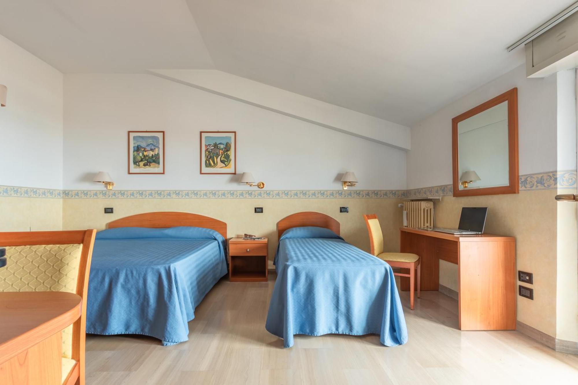 Hotel Touring Falconara Marittima Extérieur photo