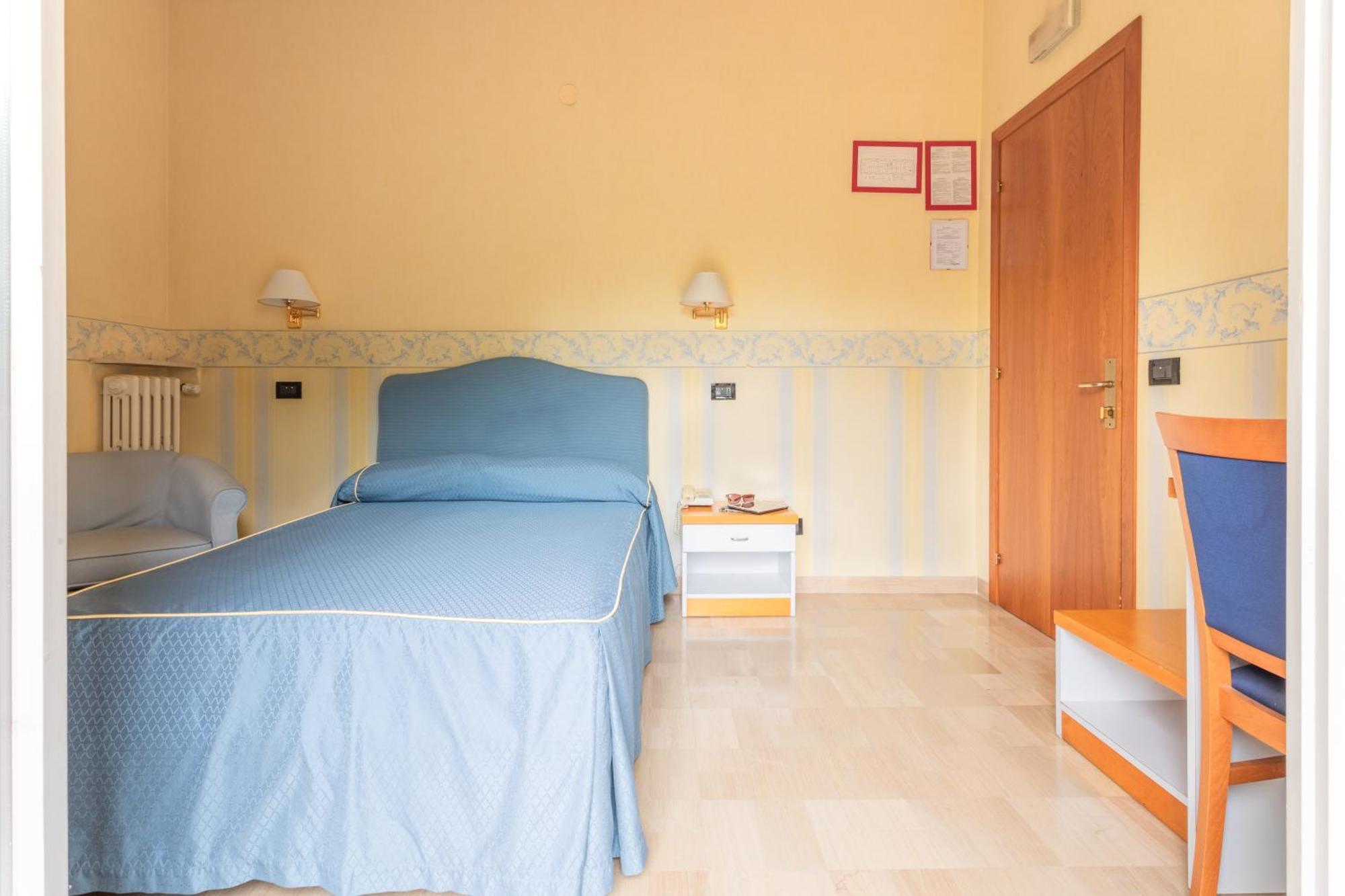 Hotel Touring Falconara Marittima Extérieur photo