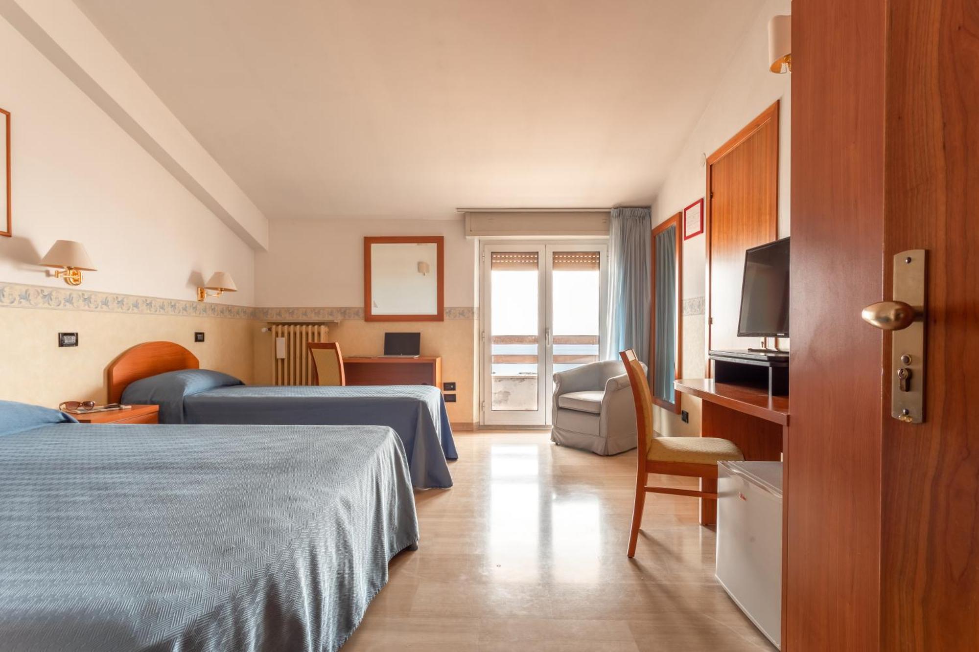 Hotel Touring Falconara Marittima Extérieur photo