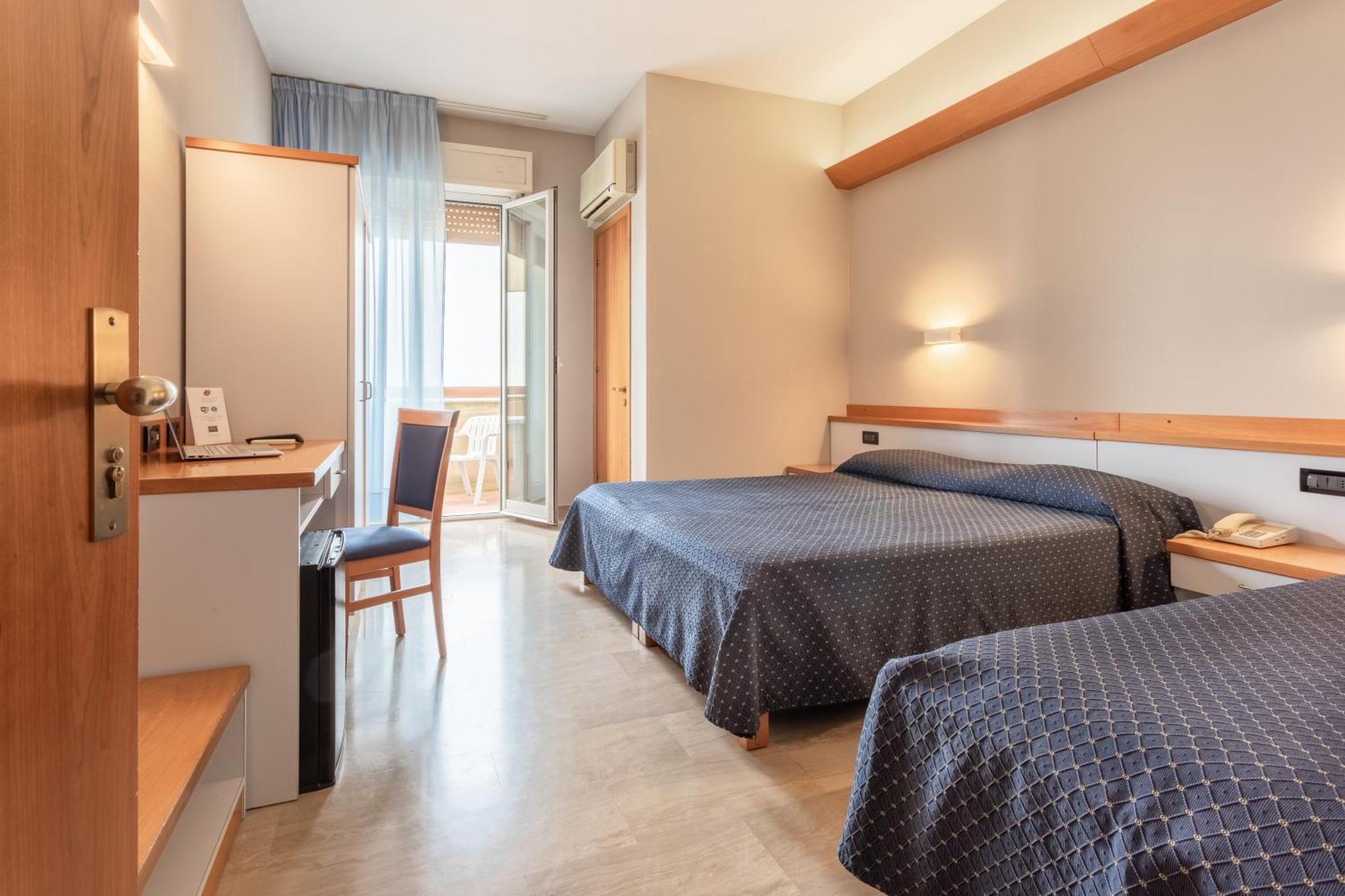 Hotel Touring Falconara Marittima Extérieur photo