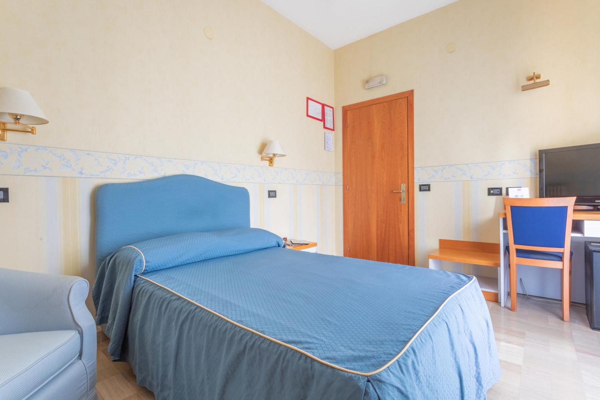 Hotel Touring Falconara Marittima Extérieur photo
