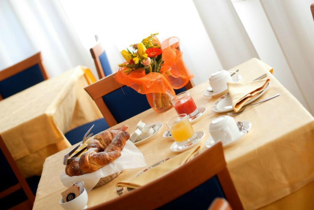 Hotel Touring Falconara Marittima Extérieur photo