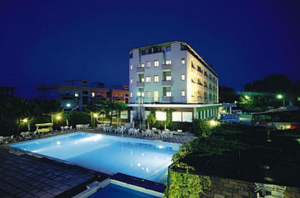 Hotel Touring Falconara Marittima Extérieur photo