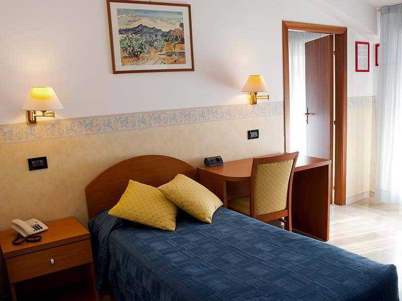 Hotel Touring Falconara Marittima Extérieur photo
