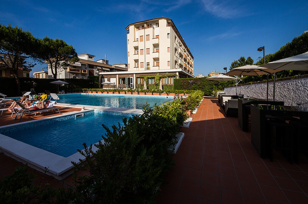 Hotel Touring Falconara Marittima Extérieur photo