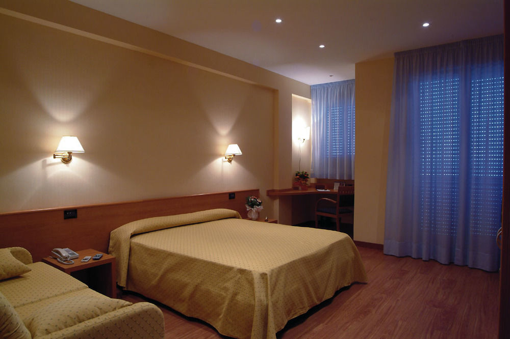 Hotel Touring Falconara Marittima Extérieur photo