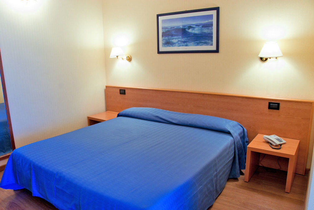 Hotel Touring Falconara Marittima Extérieur photo