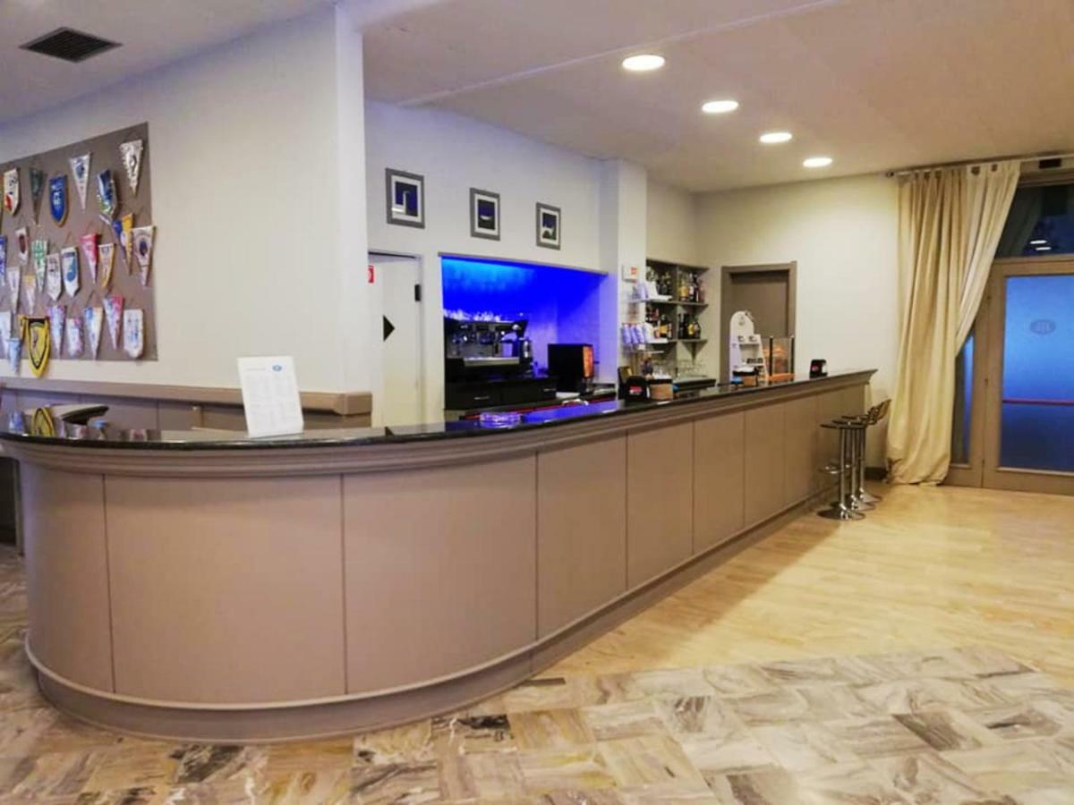 Hotel Touring Falconara Marittima Extérieur photo